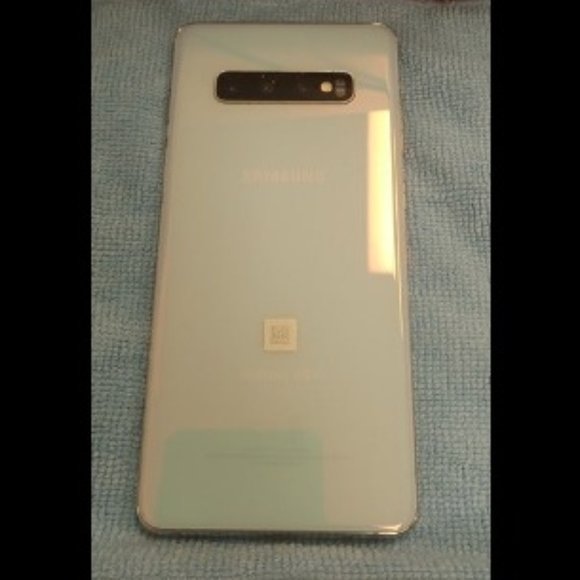 Samsung Galaxy S10+ in Iridescent White